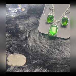 (New) Green Emerald Cut Necklace And Earrings Fashion Set